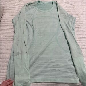 Lululemon Light Green Long Sleeve Top swiftly